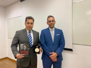 CRIMINALISTA JAMES WALKER RECEBE CONDECORAÇÃO DA ADVOCACIA