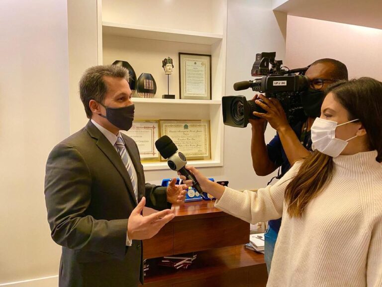 CRIMINALISTA JAMES WALKER EM ENTREVISTA PARA A RECORD TV