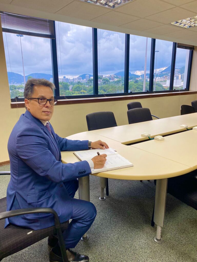 CRIMINALISTA JAMES WALKER TOMA  POSSE PARA MAIS UM MANDATO COMO CONSELHEIRO DA OAB-RJ