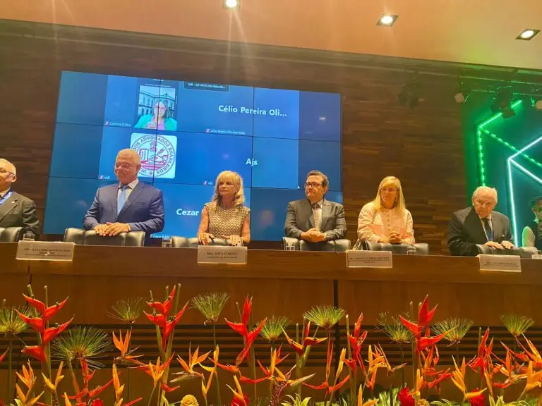 CRIMINALISTA JAMES WALKER TOMA POSSE COMO 3º VICE-PRESIDENTE DO IAB