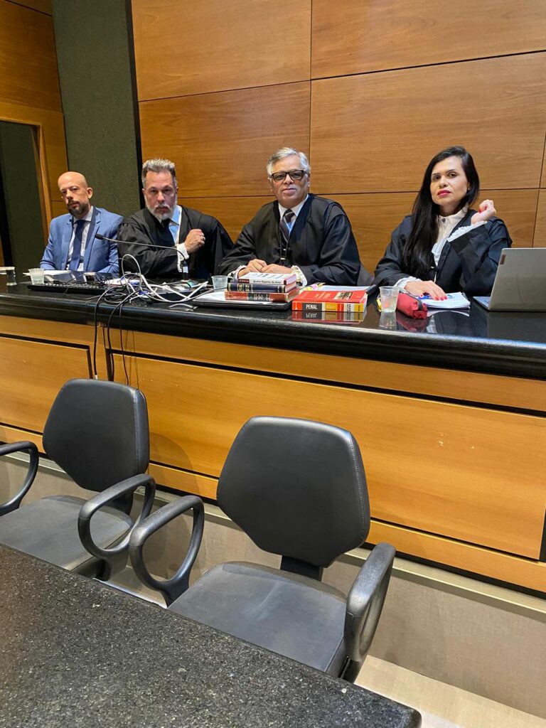 CRIMINALISTA JAMES WALKER EM ATUAÇÃO NO TRIBUNAL DO JÚRI