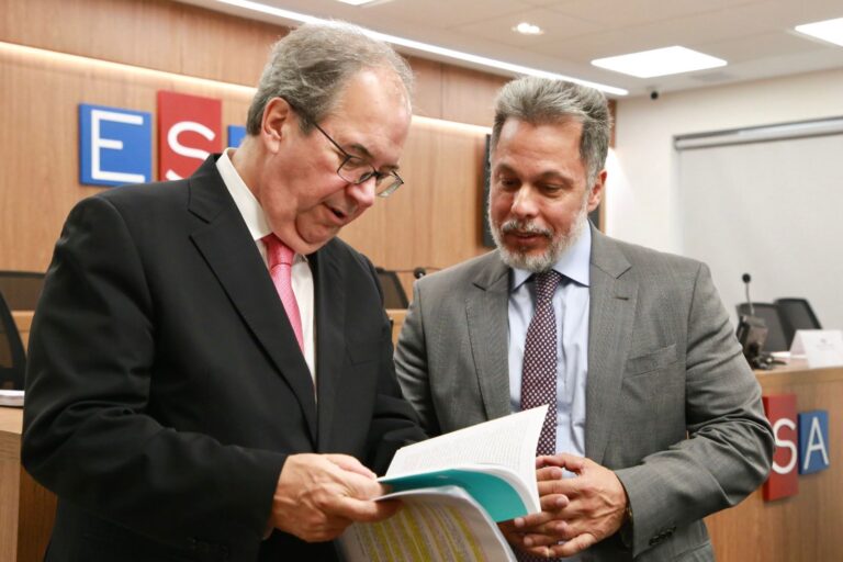 CRIMINALISTA JAMES WALKER RECEPCIONA O MINISTRO RICARDO CUEVA DO STJ