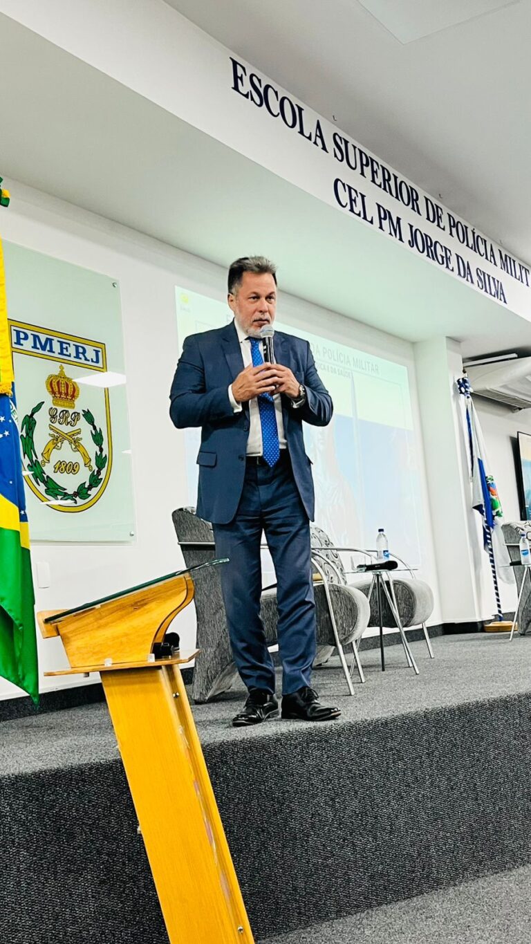 CRIMINALISTA JAMES WALKER EM PALESTRA PARA OFICIAIS DA PM DO RIO DE JANEIRO